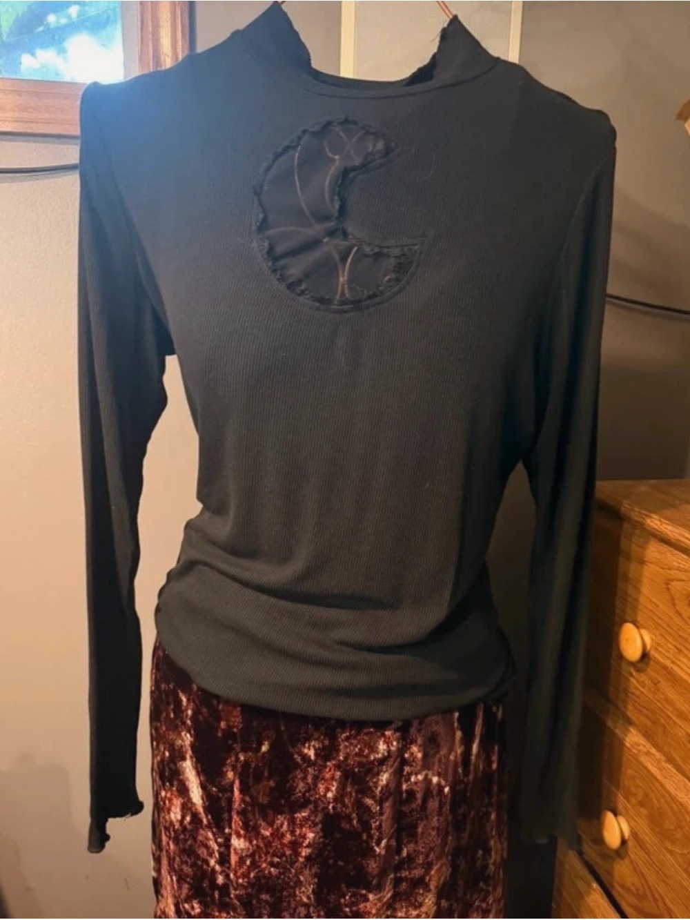 Hot Topic Moon Cutout Top - Picture 5 of 5